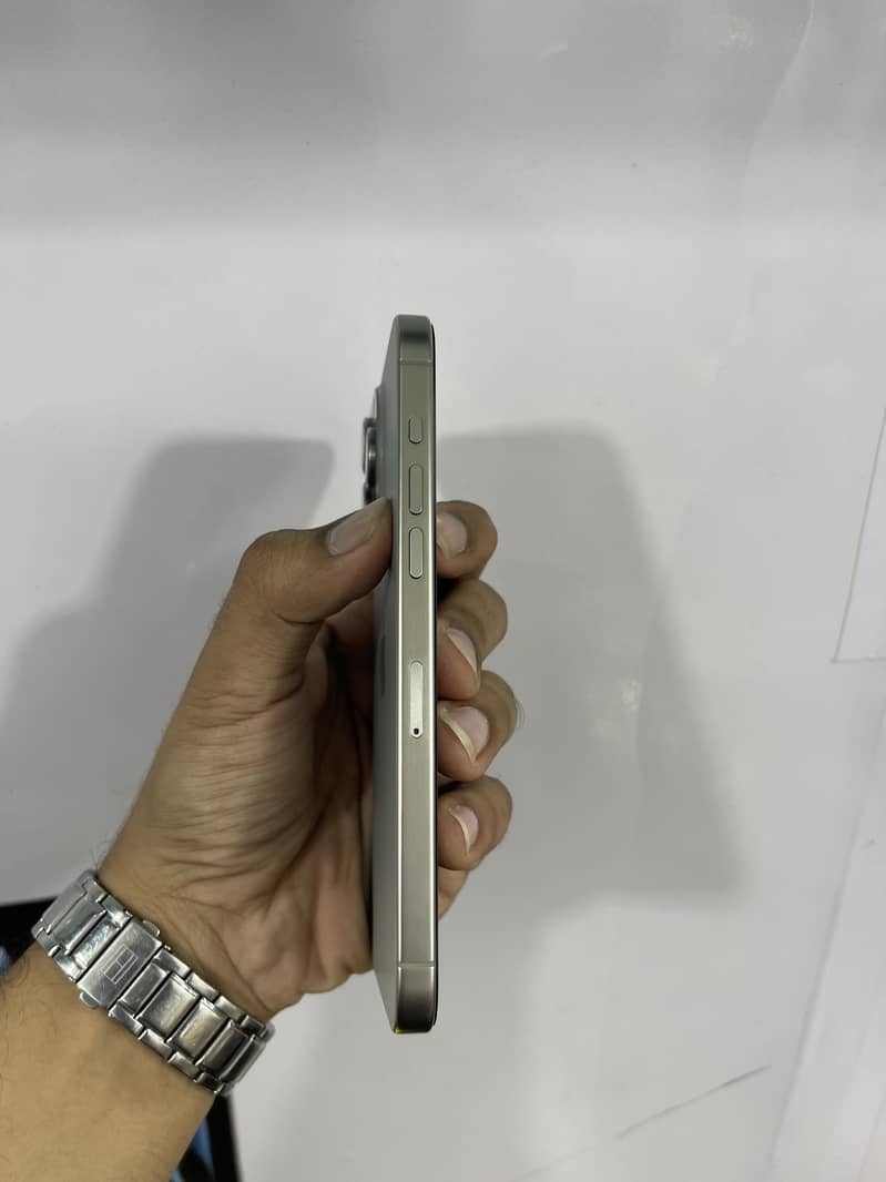 Apple iPhone 15 Pro Max 5