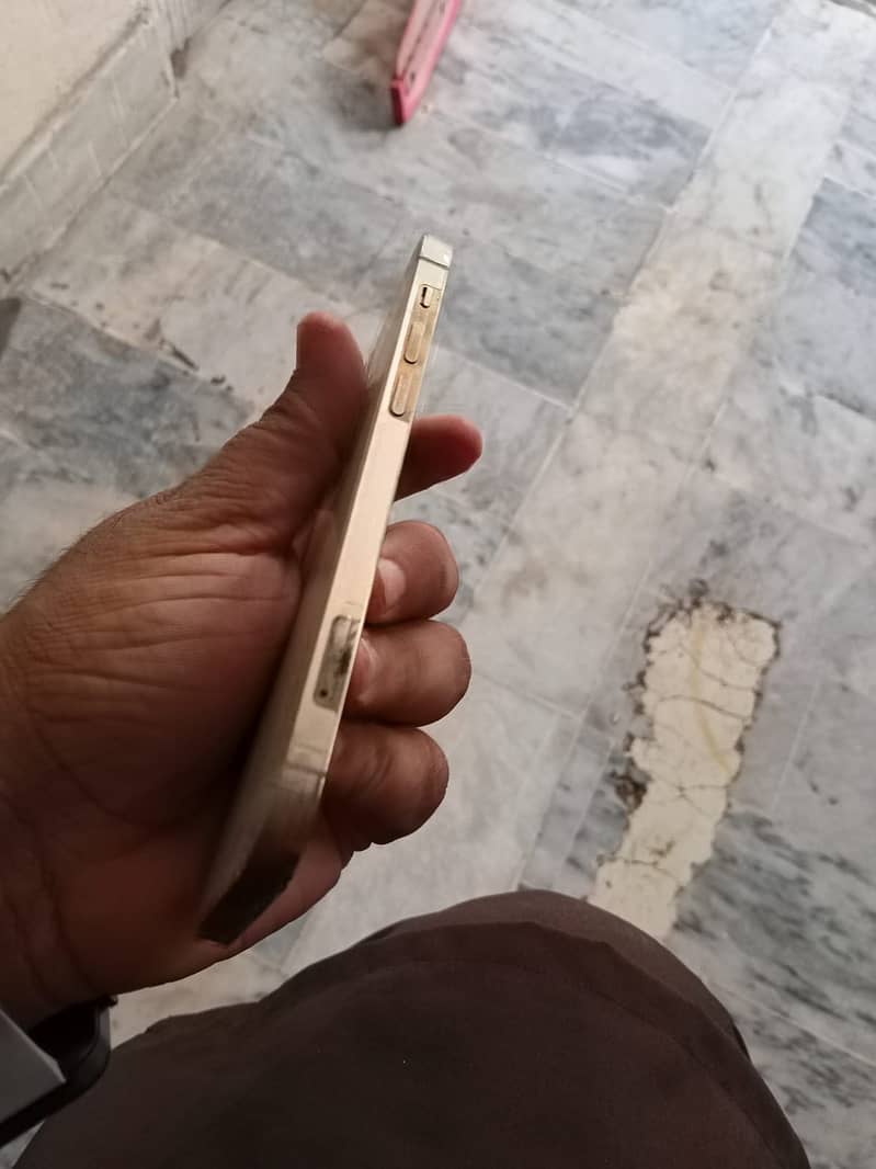 Apple iPhone 12 Pro 4