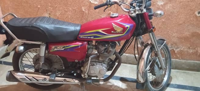 bike 125 honda bike m Kisi qism k koi Kam nhi h