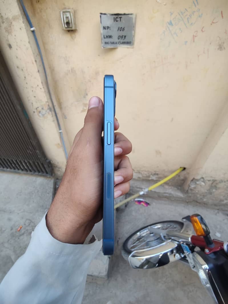 Apple iPhone 13 3