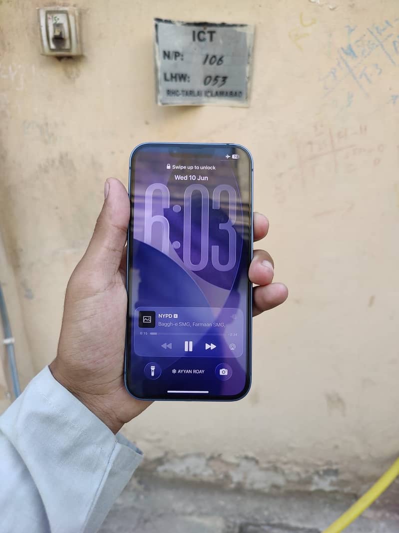 Apple iPhone 13 0