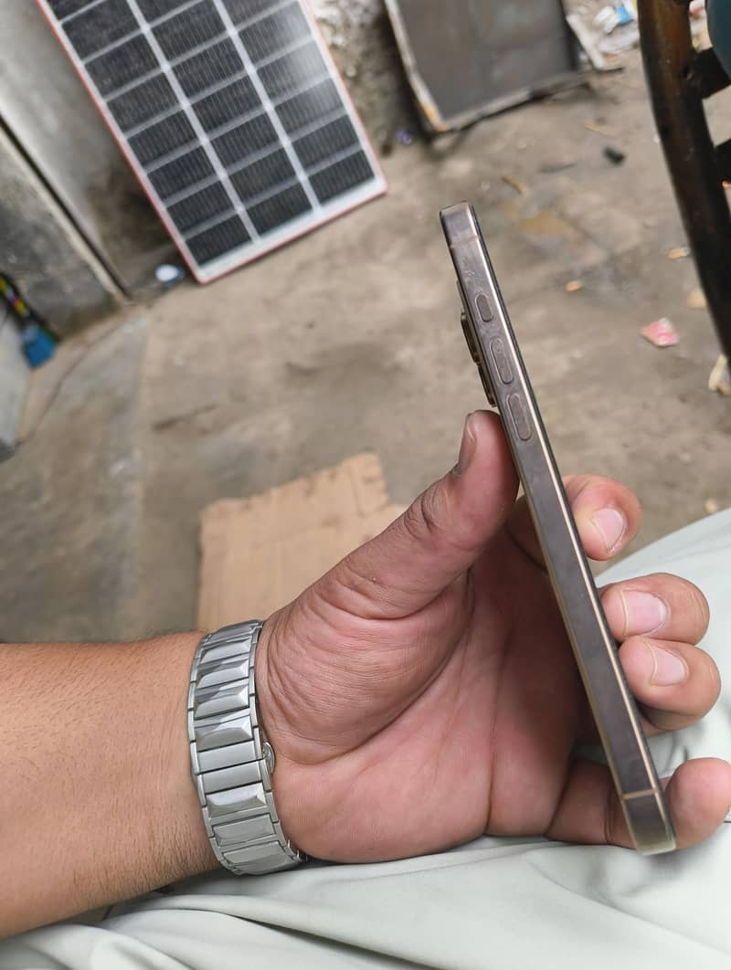 iphone 16 pro max 5