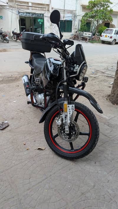 Yamaha YBR125G Touring Bike