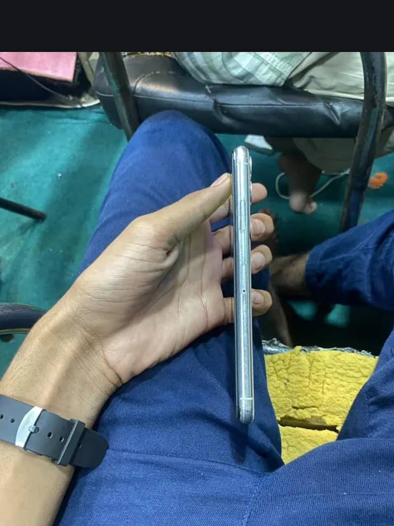 Apple iPhone 11 Pro Max 1