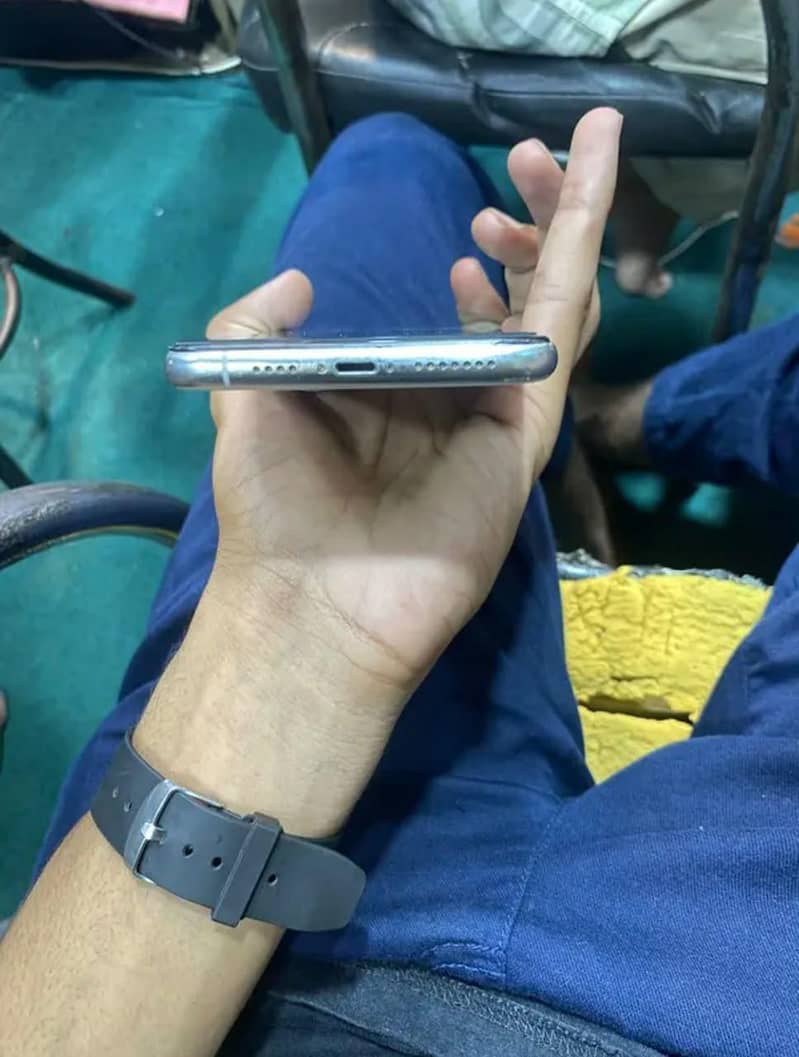 Apple iPhone 11 Pro Max 3