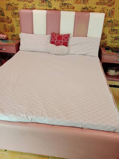 queen size bed with 2 side table