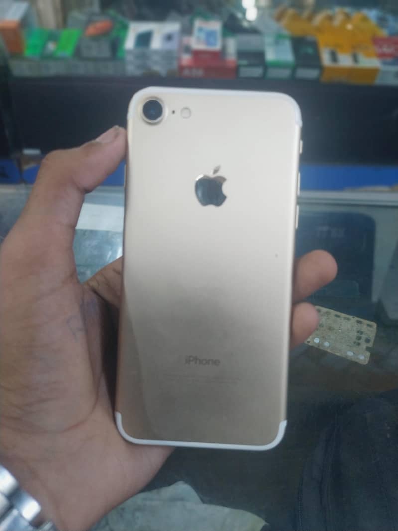 Apple iPhone 7 0