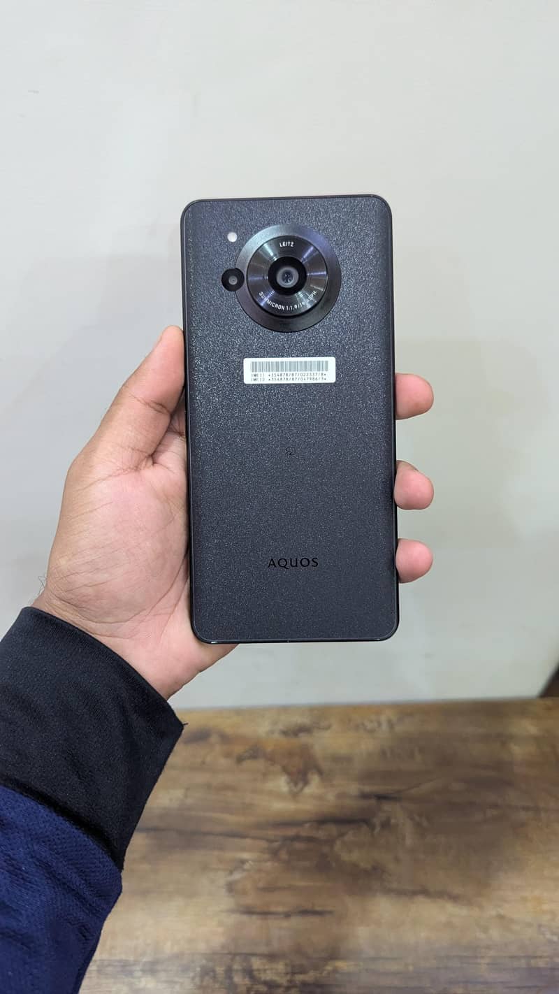 Sharp Aquos Sense7 0