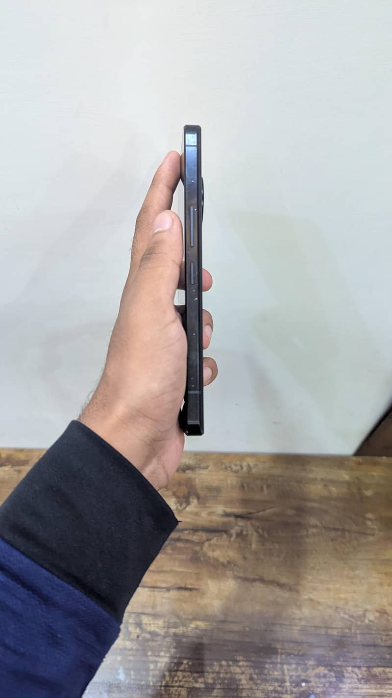 Sharp Aquos Sense7 4