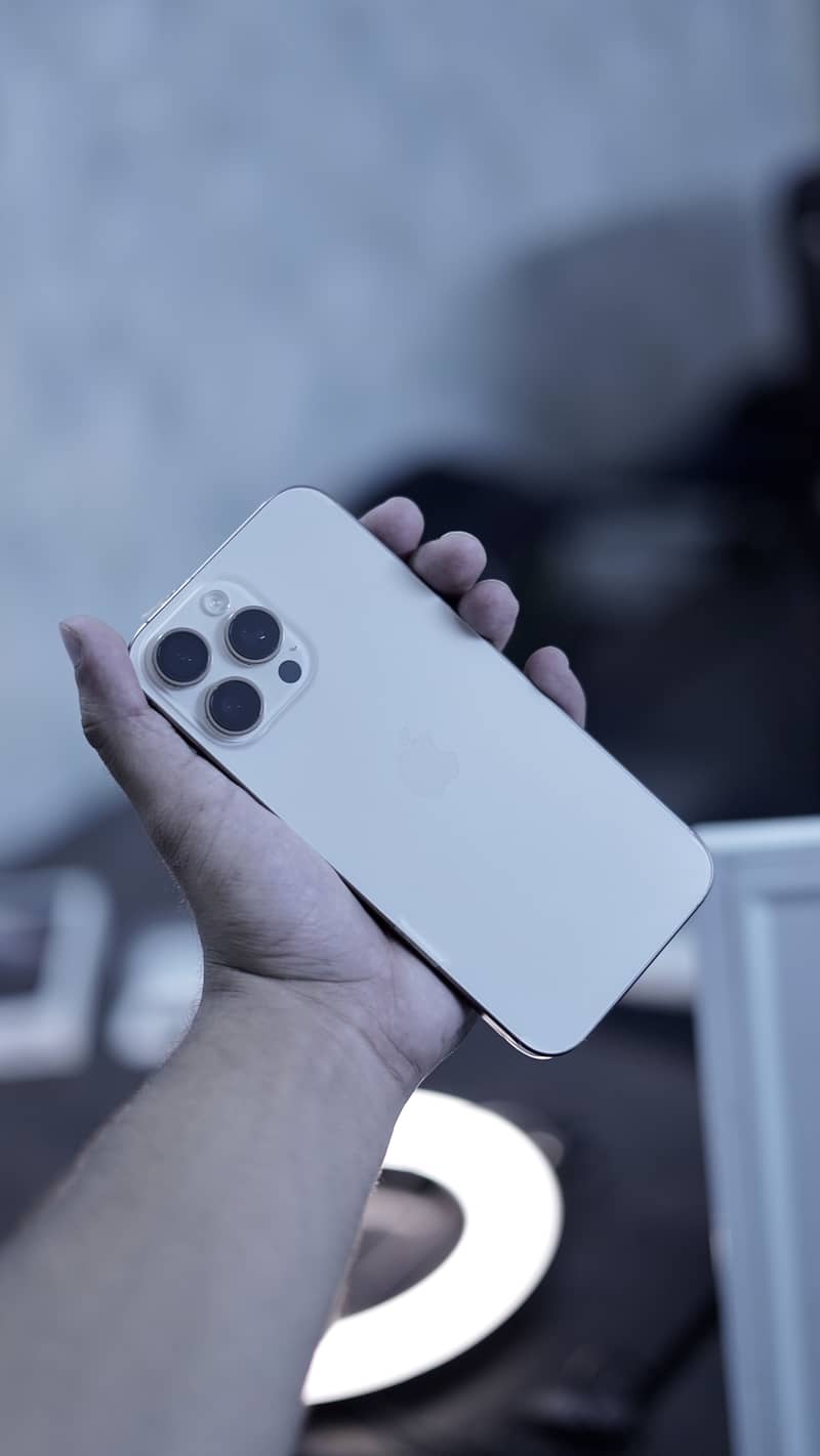Apple iPhone 16 Pro Max 3