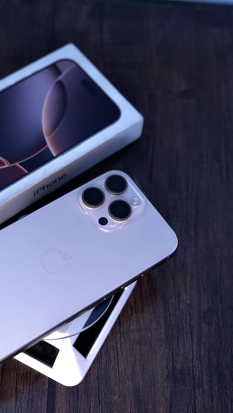 Apple iPhone 16 Pro Max 4