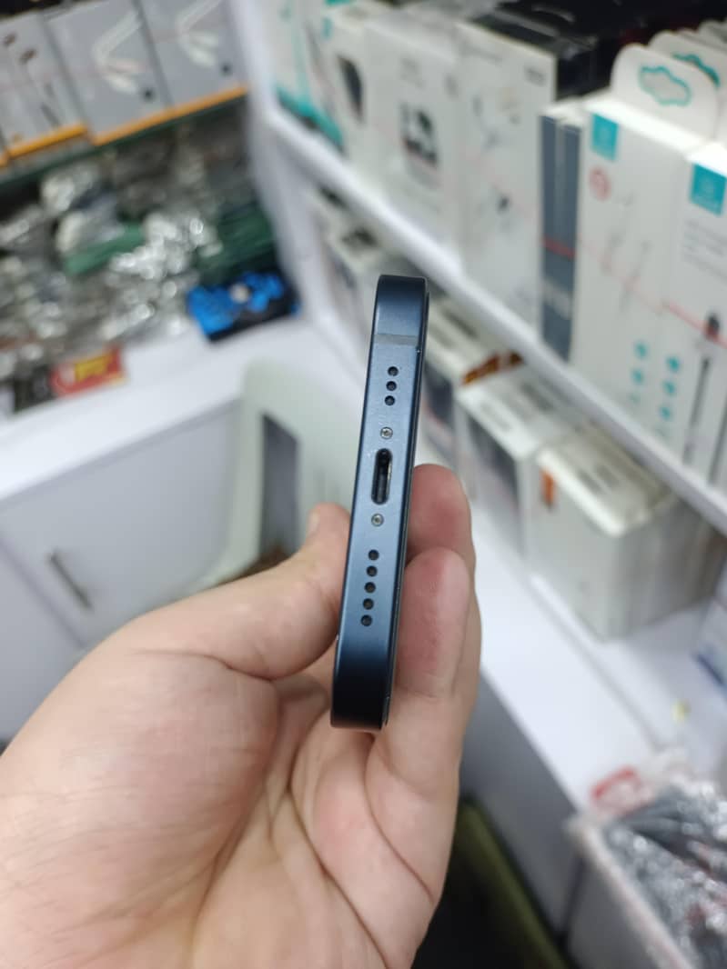 Apple iPhone 13 1