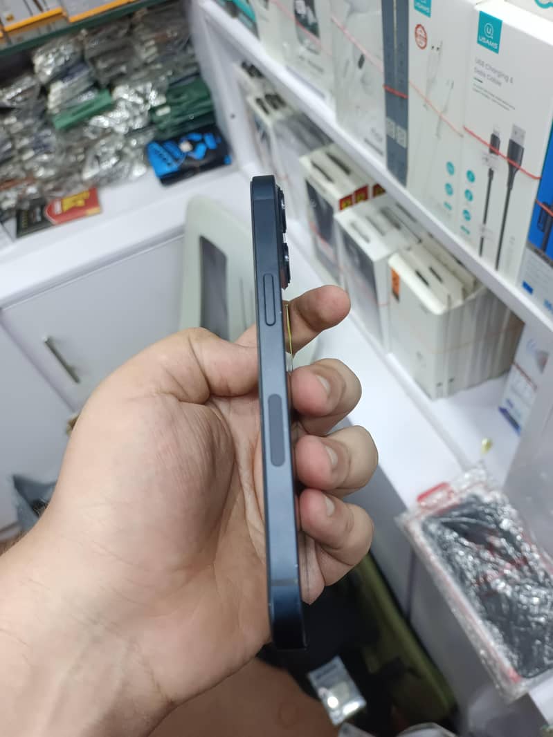 Apple iPhone 13 2