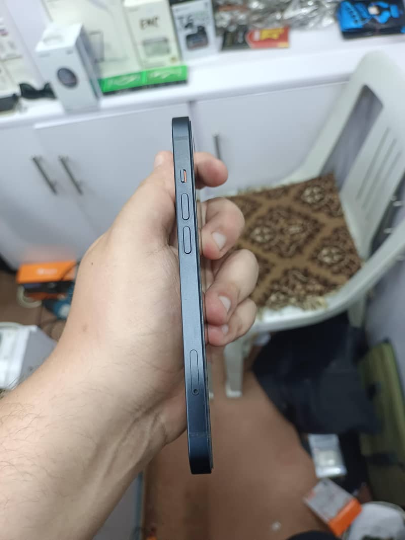 Apple iPhone 13 4