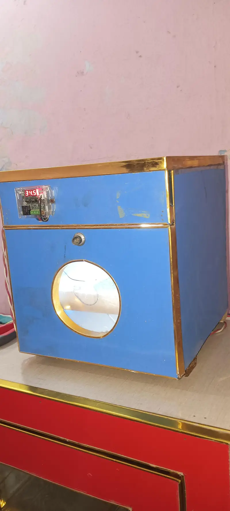 Incubator — photo 2