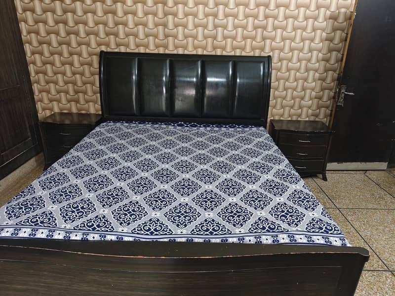 Bed with sides table 1