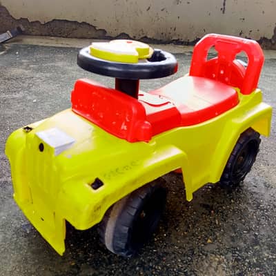 kids pushing car