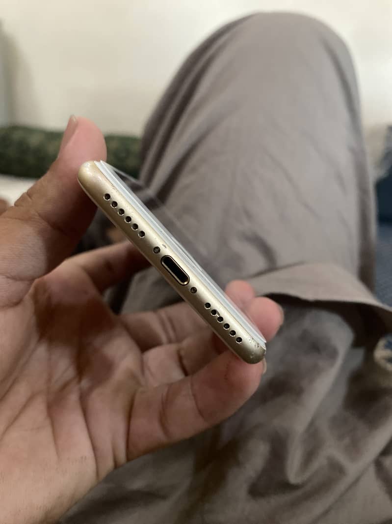 Apple iPhone 7 2