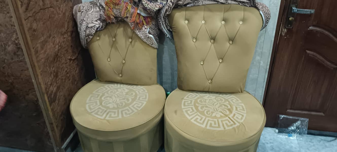 2 SEATER SOFAS 1