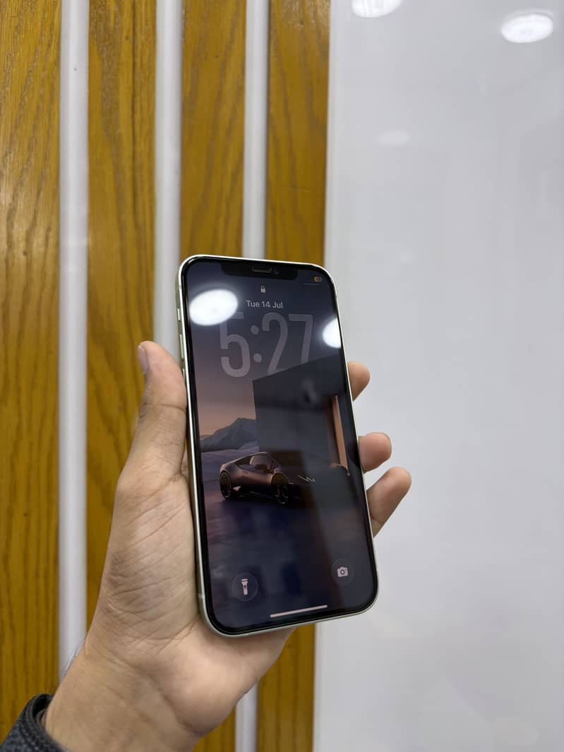 Apple iPhone 12 1