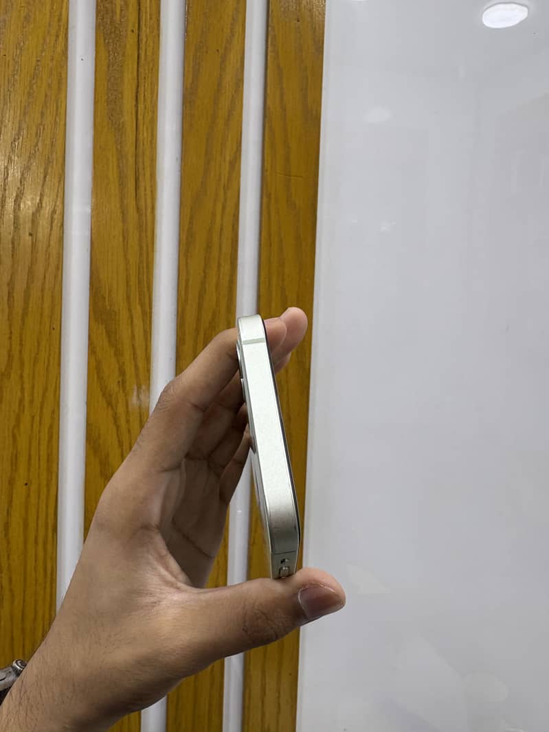 Apple iPhone 12 2