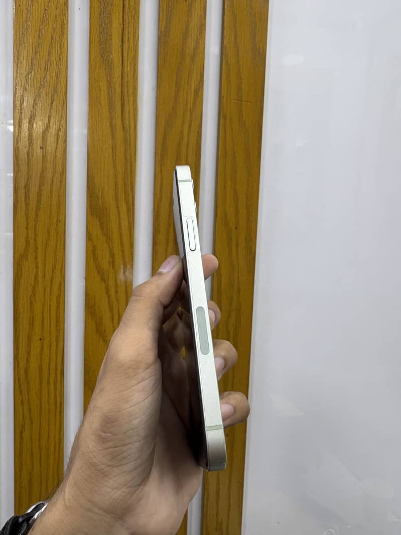 Apple iPhone 12 3