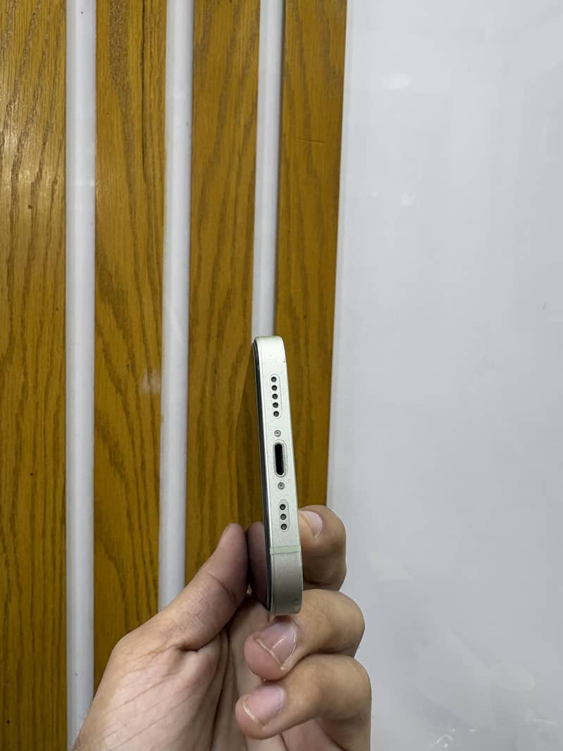 Apple iPhone 12 4