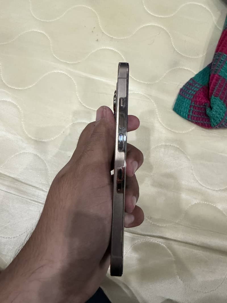 iPhone 13 Pro 4