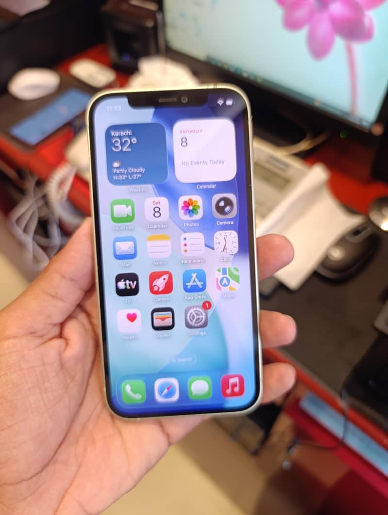 Apple iPhone 12 4