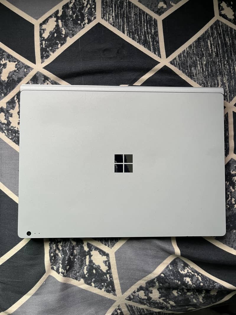 Microsoft Surface Book 2 1