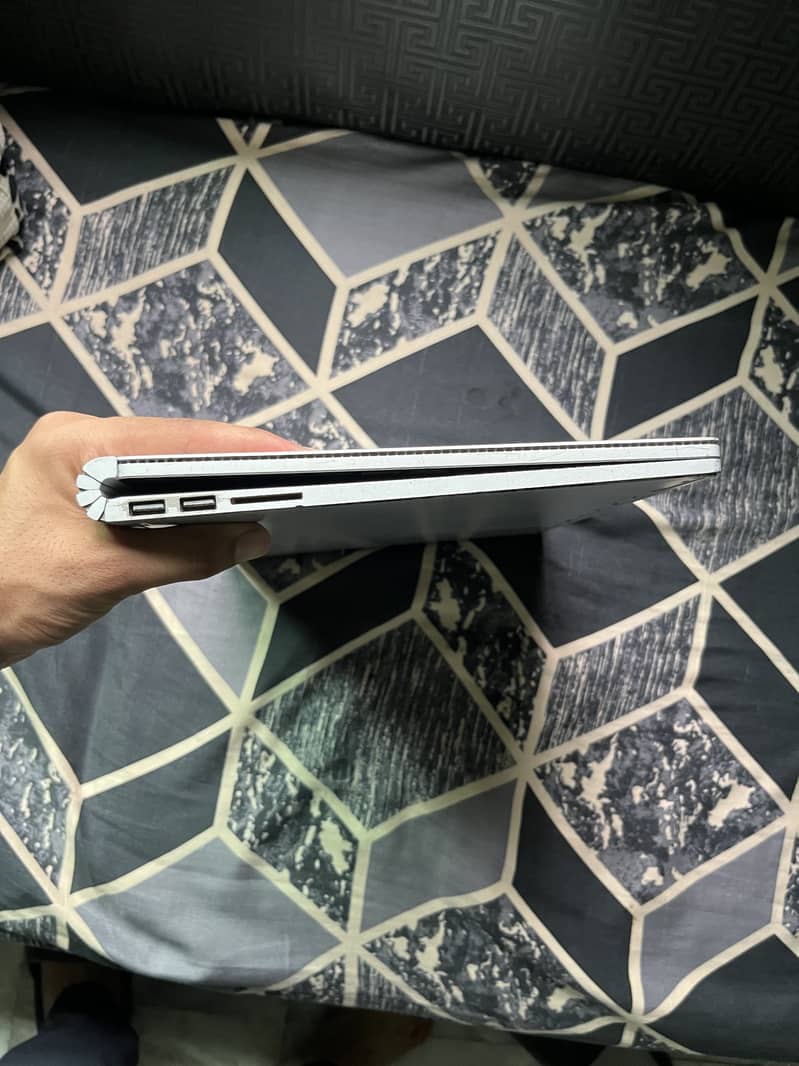 Microsoft Surface Book 2 4