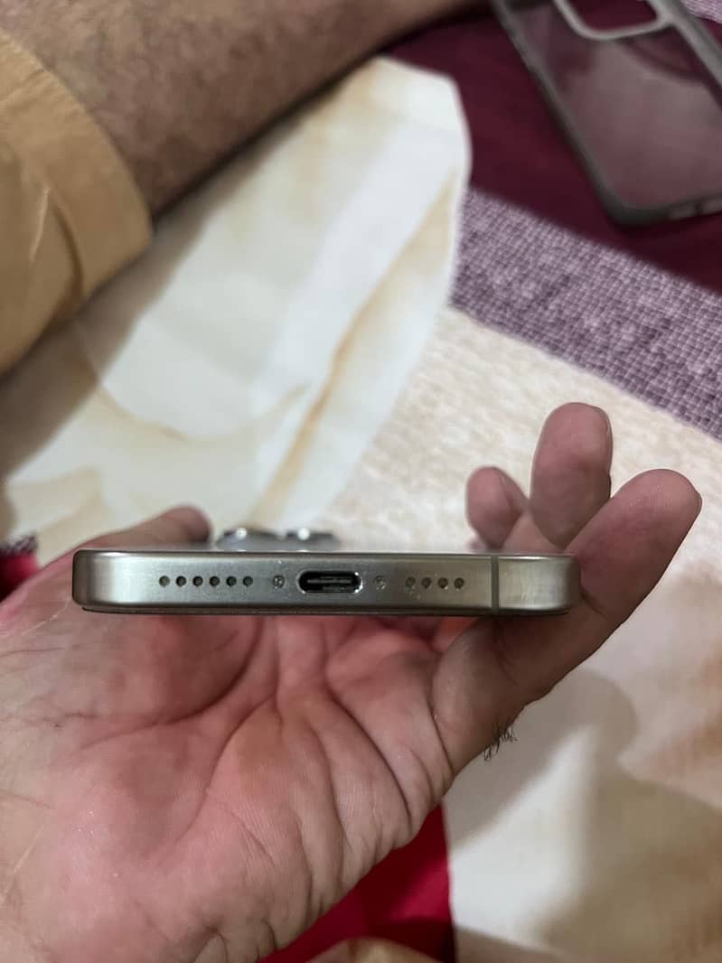 Apple iPhone 15 Pro Max 3