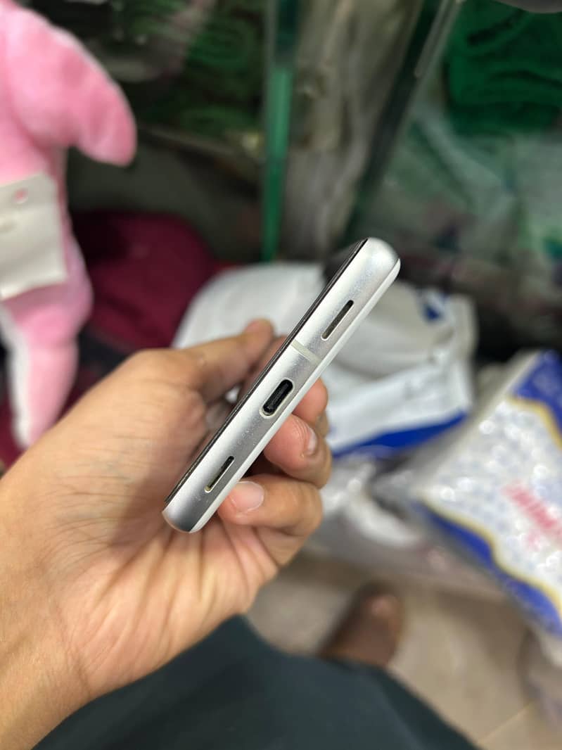 Google Pixel 7a 2