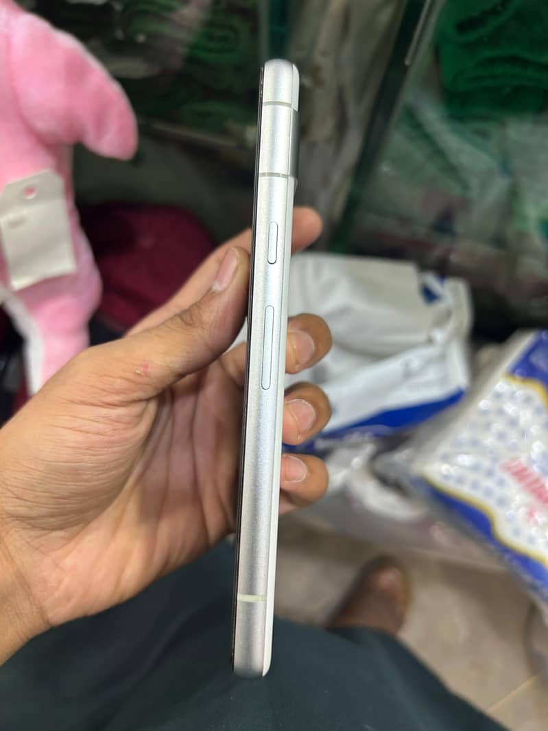 Google Pixel 7a 5