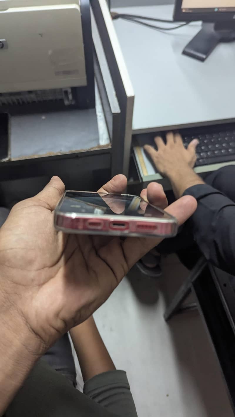 Apple iPhone 13 9