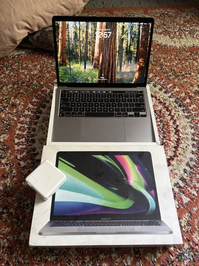 Macbook pro M1 13inch with box