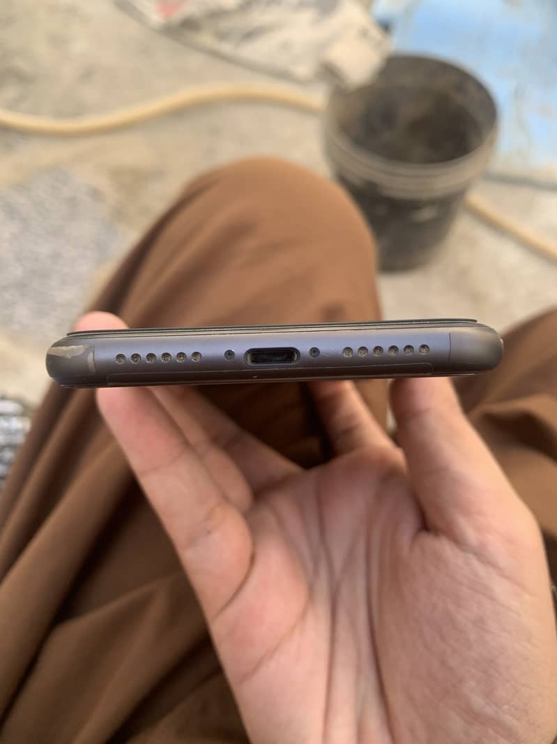 Apple iPhone 11 3