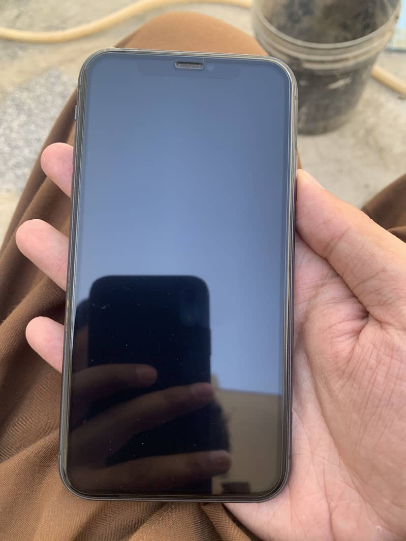 Apple iPhone 11 4