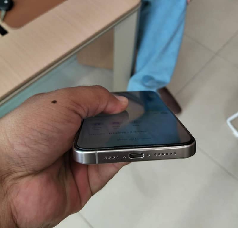 Apple iPhone 15 Pro Max 2