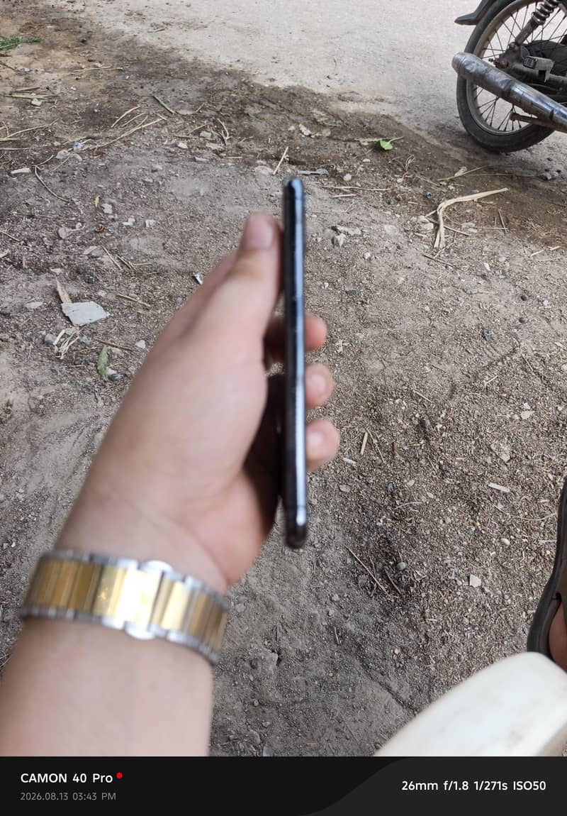 Apple iPhone 11 Pro 4
