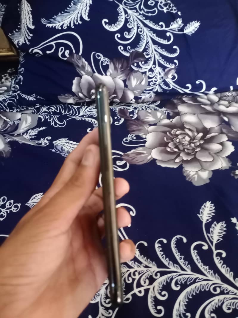 Apple iPhone 11 Pro Max 1