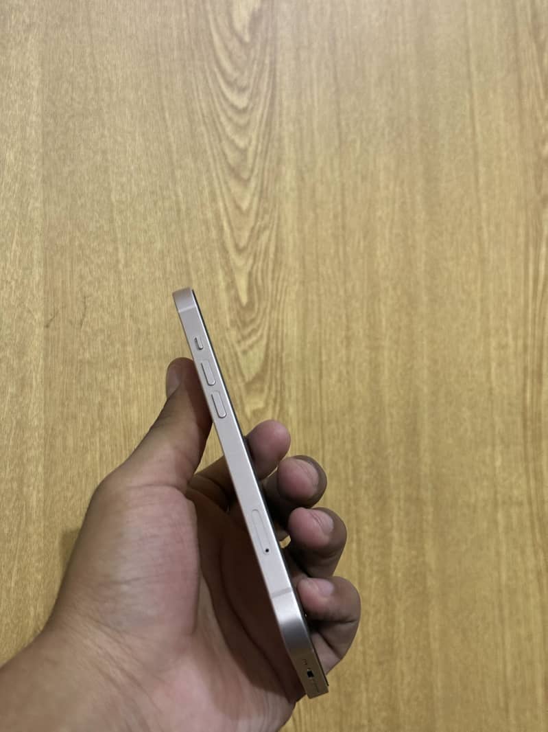 Apple iPhone 13 2