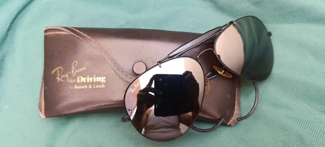 Classic vintage aviator sunglasses - USA