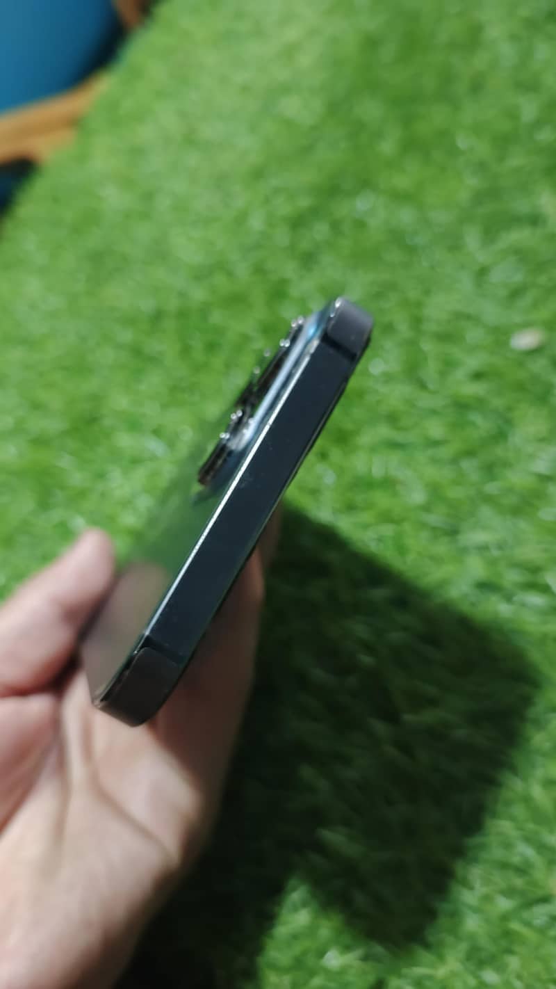 Apple iPhone 13 Pro Max 2