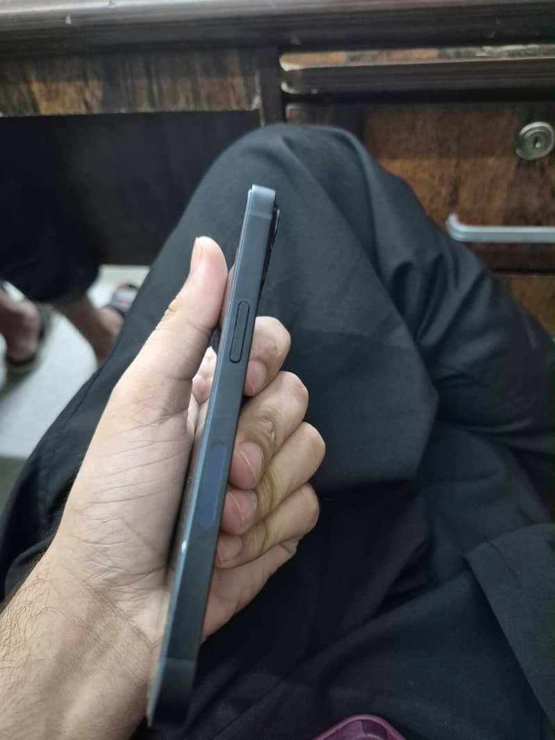 Apple iPhone 13 1
