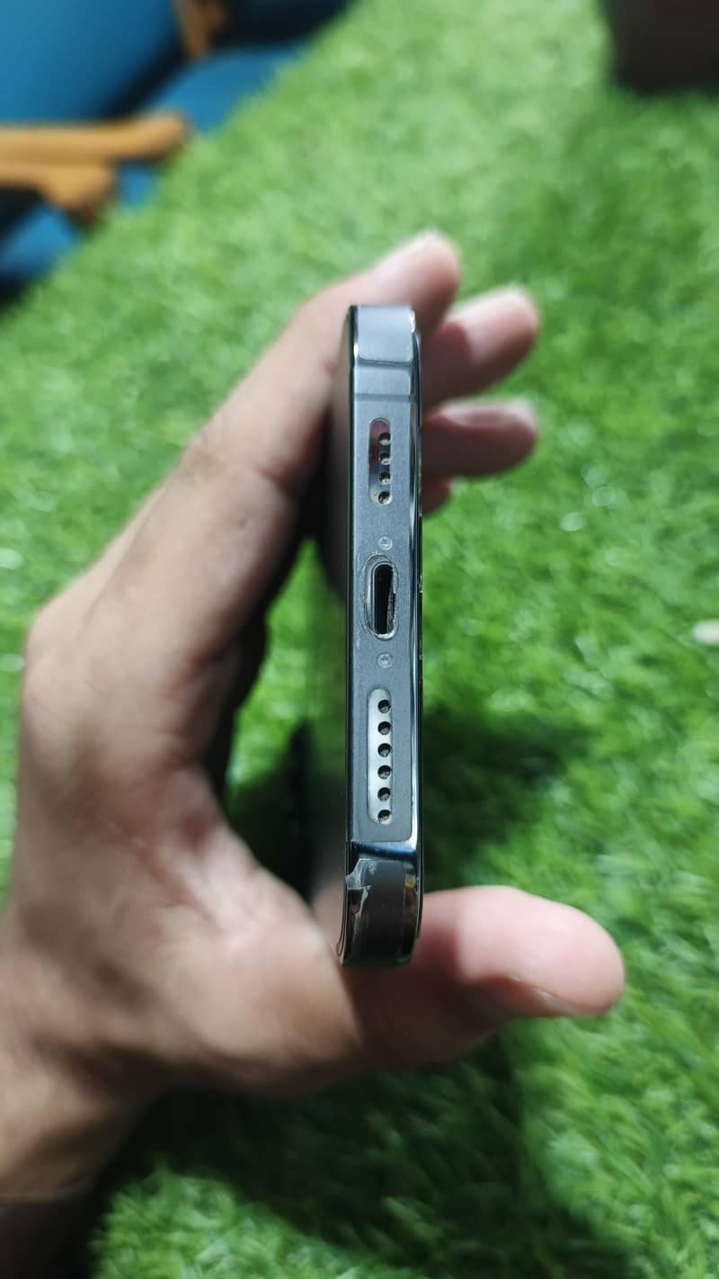 Apple iPhone 13 Pro Max 4