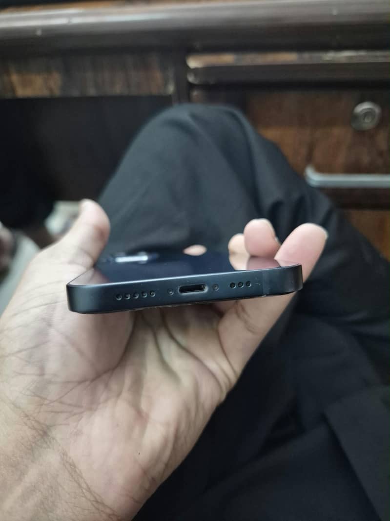 Apple iPhone 13 4