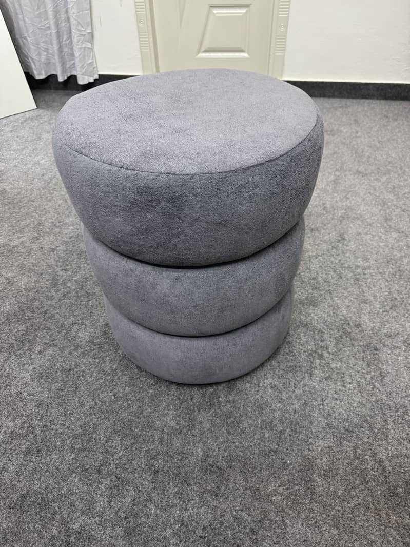 Ottoman poufe 1