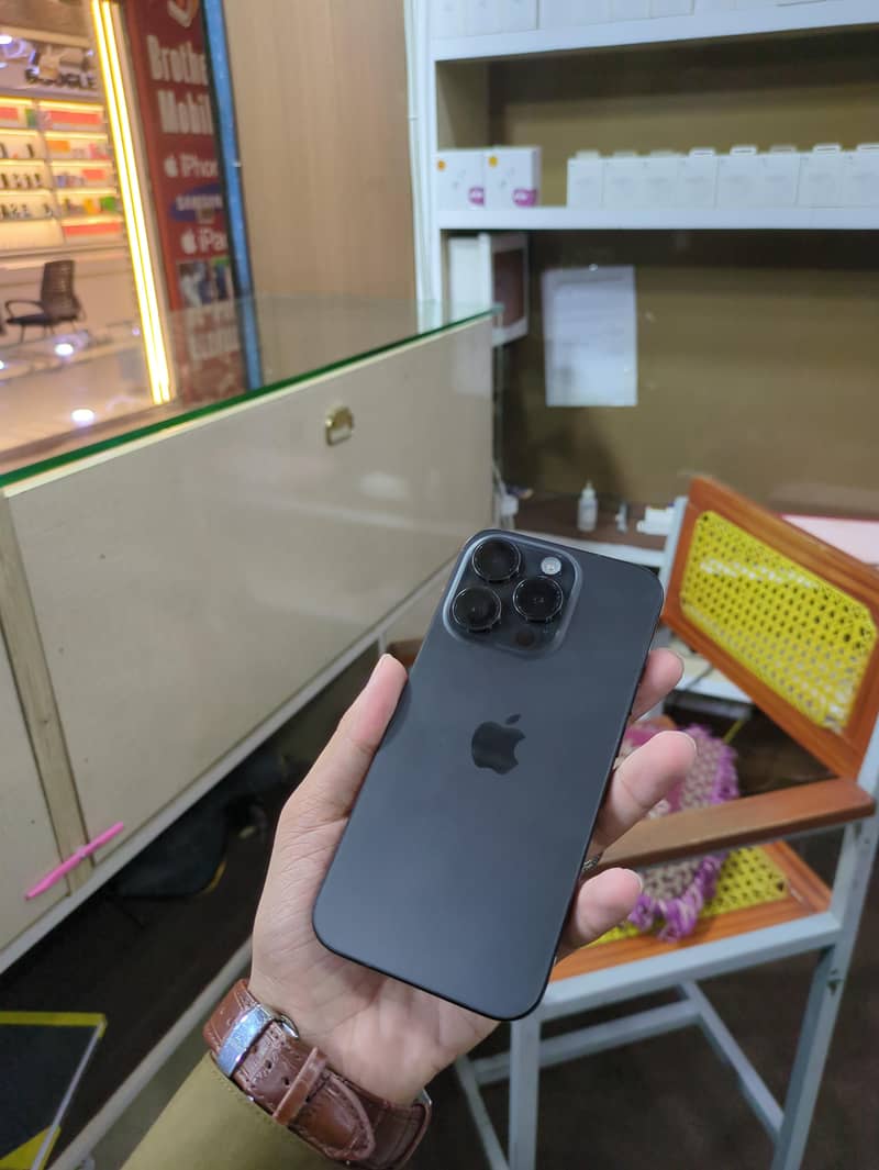 Apple iPhone 15 Pro 0