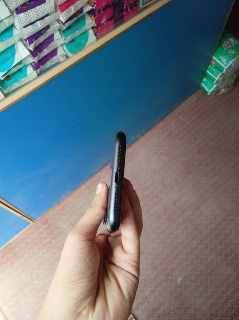 Apple iPhone 11 3